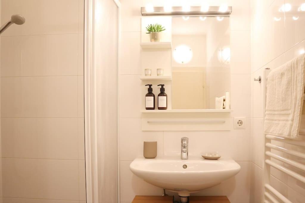 Charming, Modern & Spacious Apartment Bécs Kültér fotó